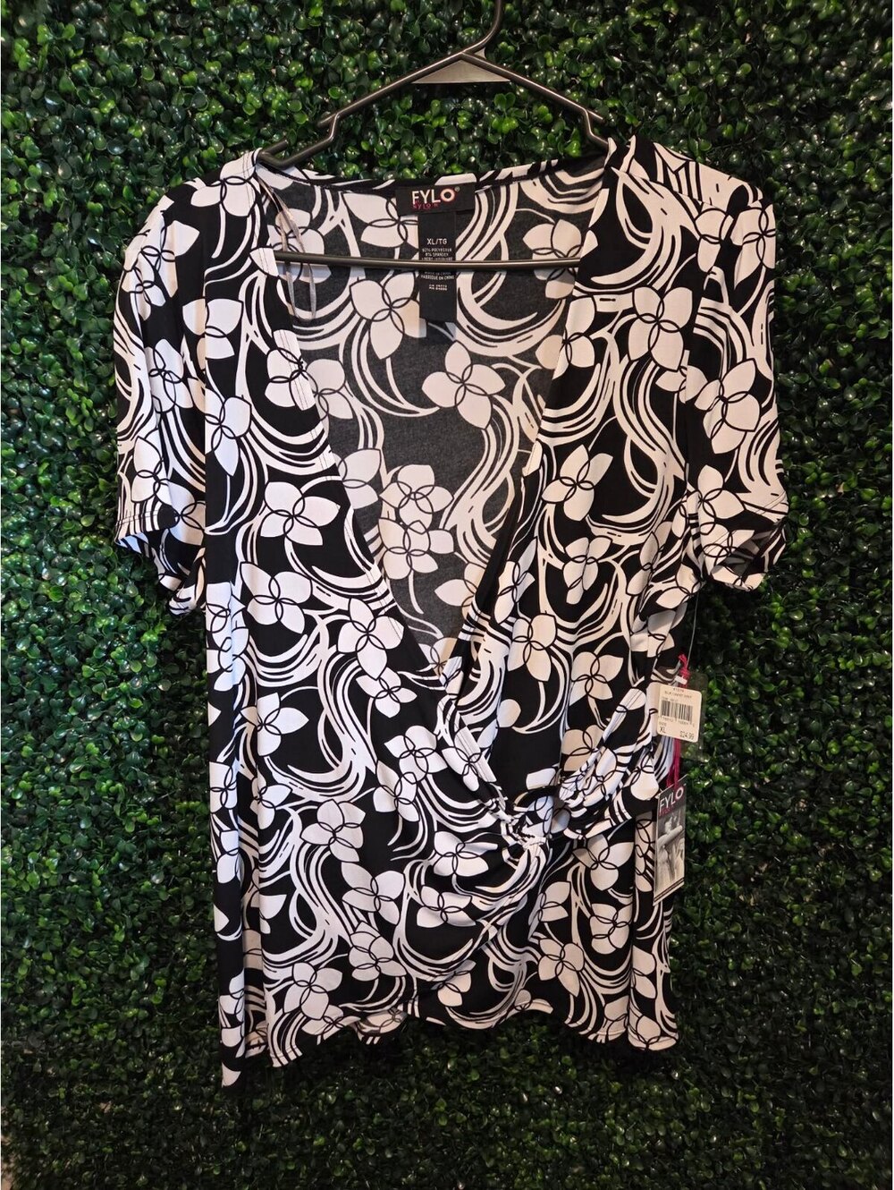 FYLO Black and White Floral Print Women's Blouse XL